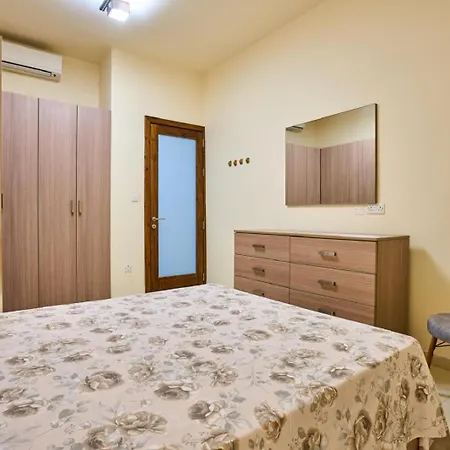 Modern Ground Floor Unit St Julians Apartment *